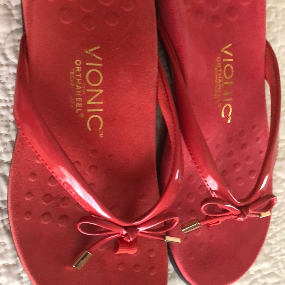 Vionic red/coral slip on sandals